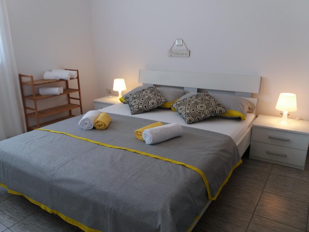 Apartments Next To Sea Maris Novalja Exterior photo