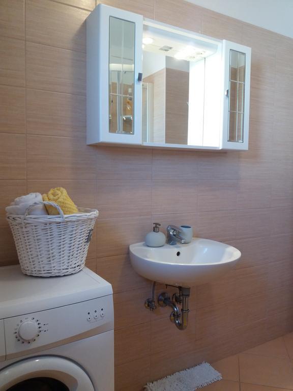 Apartments Next To Sea Maris Novalja Room photo